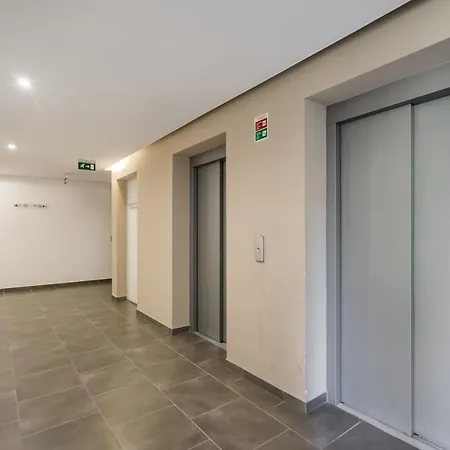 White Cascade Realty Apartment *
