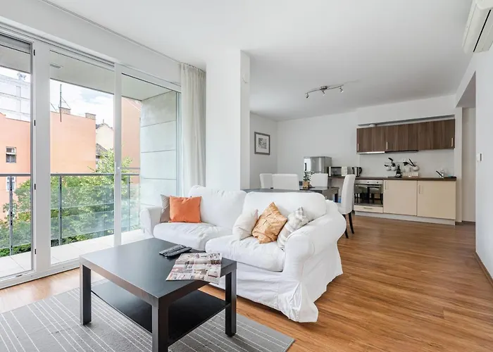 White Cascade Realty Apartament *