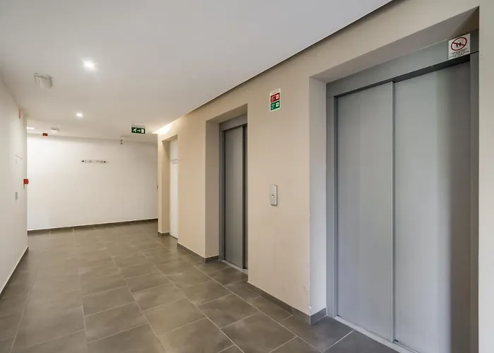 White Cascade Realty Apartament *