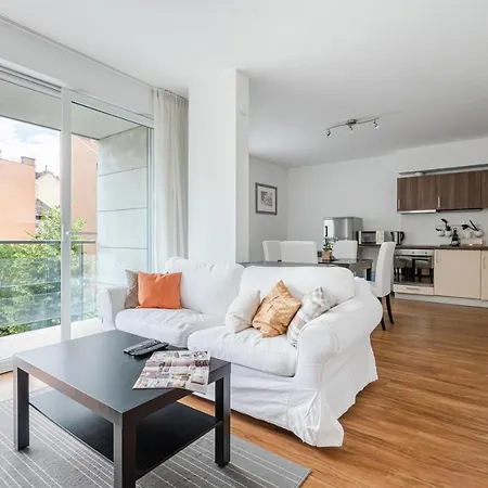 White Cascade Realty Apartment *